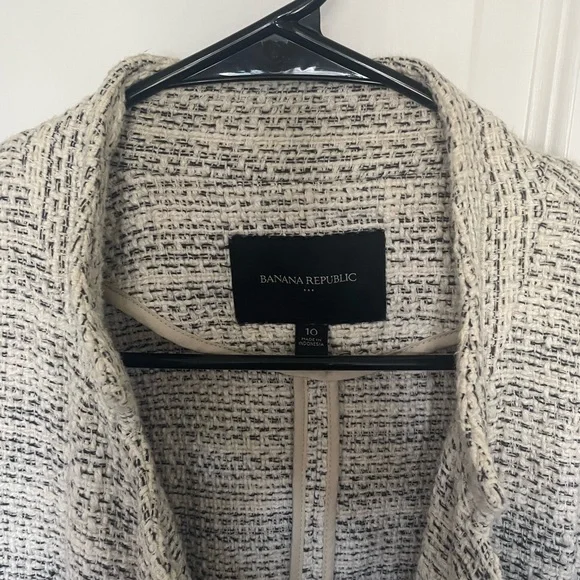 Banana Republic Women's Beige Tweed Blazer - Picture 11 of 12